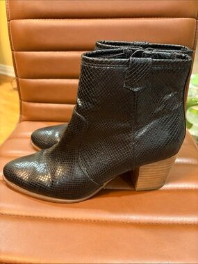 Women's Carlos brand Black Snake-Texture Ankle Boots
